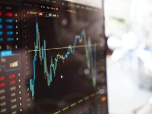Jak inwestować na giełdzie regularnie małe kwoty?